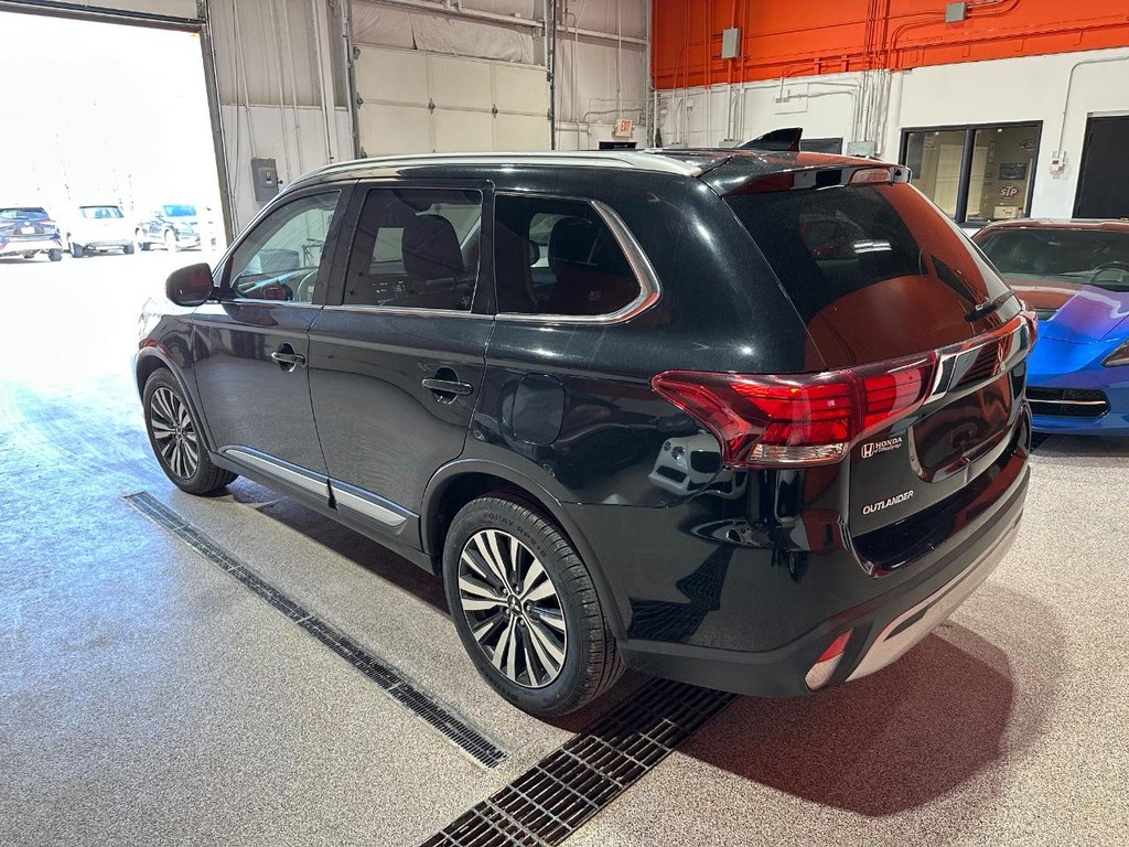 Mitsubishi Outlander Vehicle Full-screen Gallery Image 7