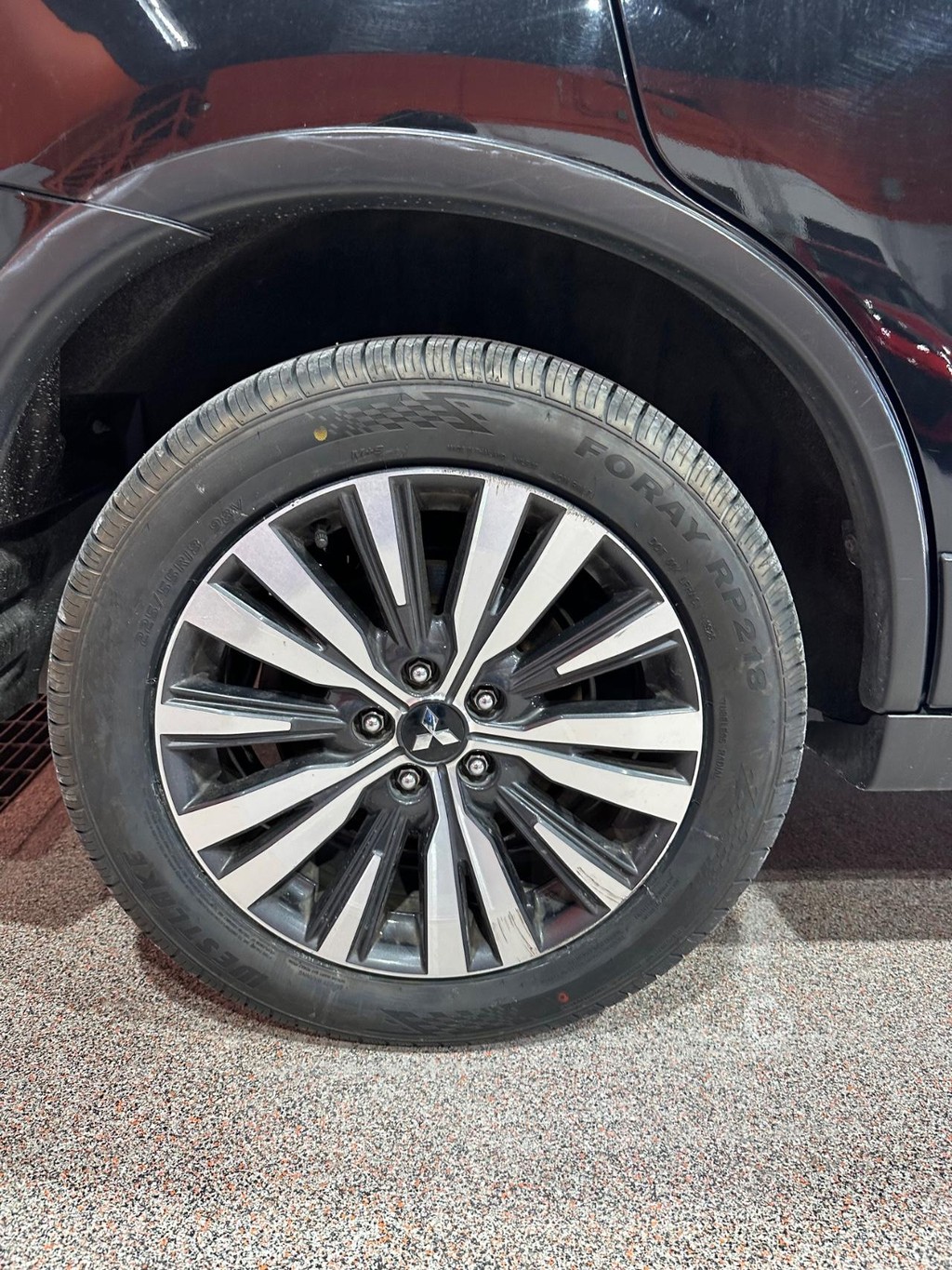 Mitsubishi Outlander Vehicle Full-screen Gallery Image 20