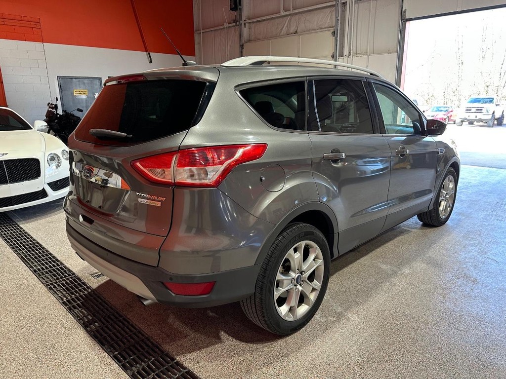 Ford Escape Vehicle Full-screen Gallery Image 3