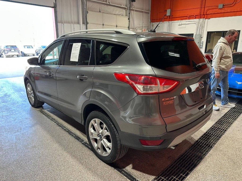 Ford Escape Vehicle Full-screen Gallery Image 5