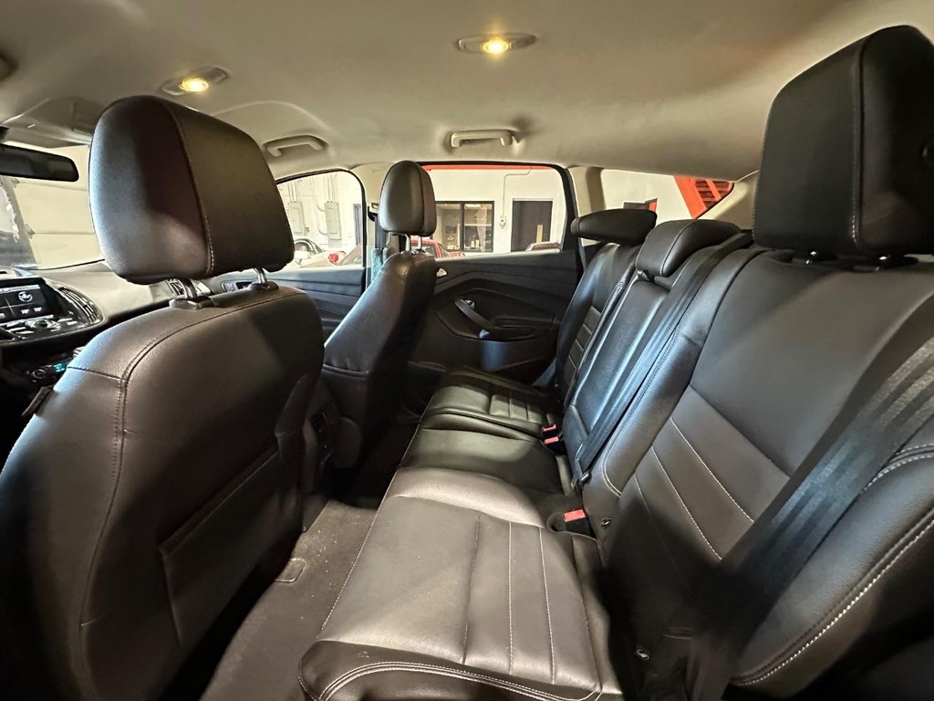 Ford Escape Vehicle Full-screen Gallery Image 11