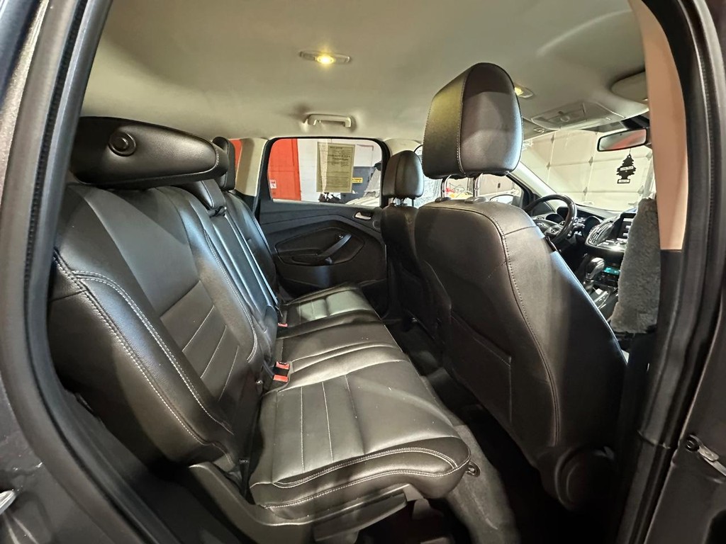 Ford Escape Vehicle Full-screen Gallery Image 14