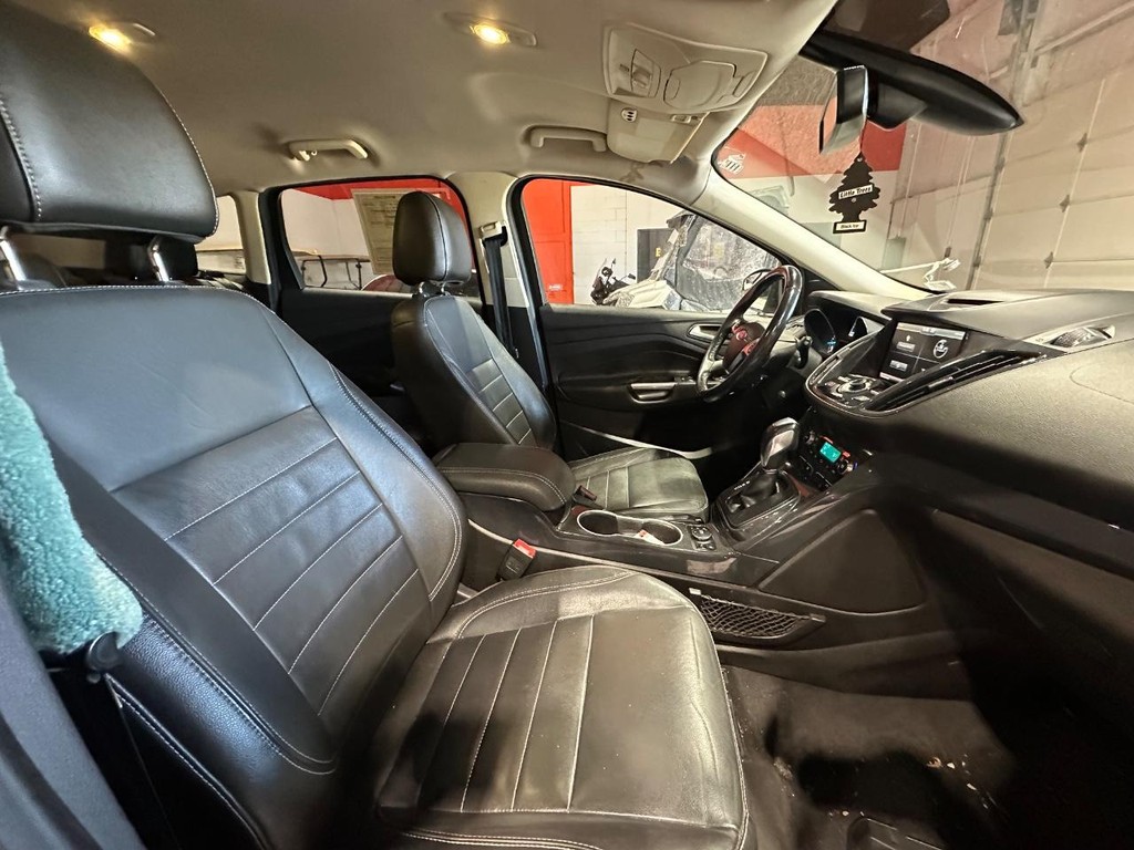 Ford Escape Vehicle Full-screen Gallery Image 15