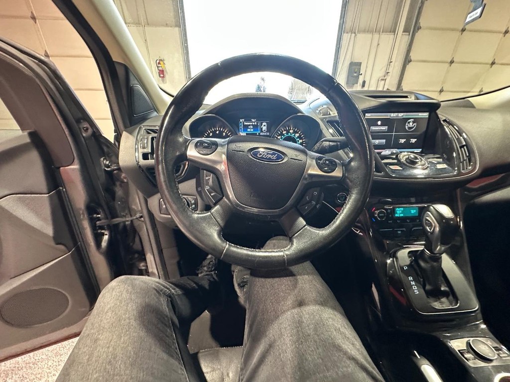 Ford Escape Vehicle Full-screen Gallery Image 16