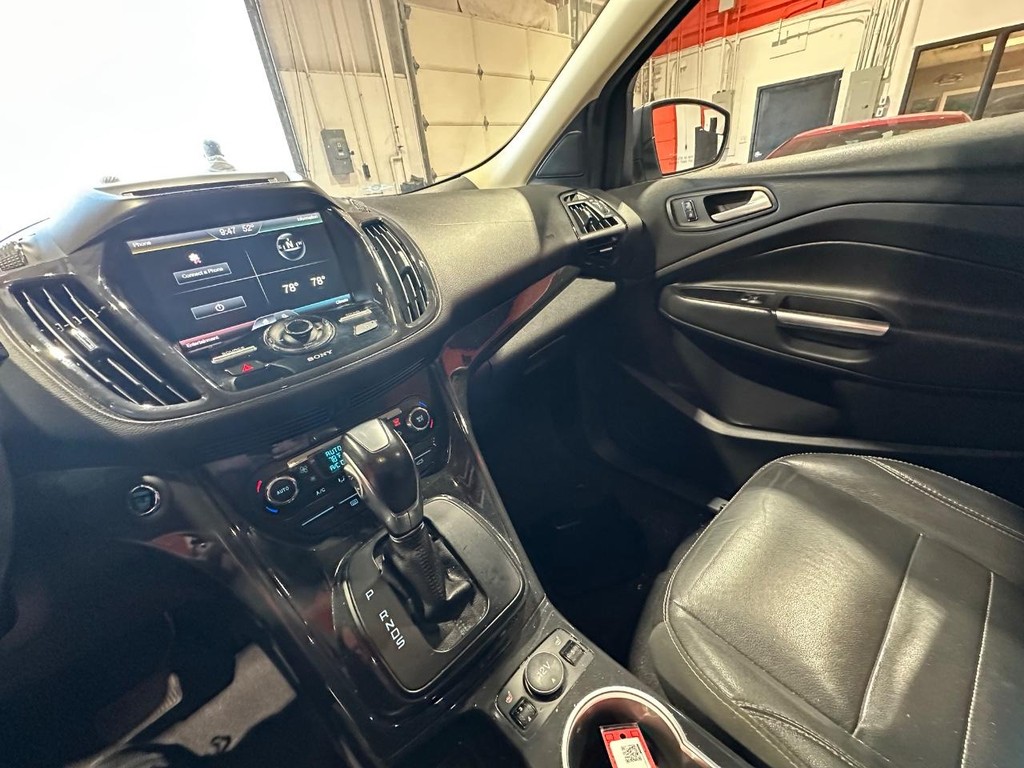 Ford Escape Vehicle Full-screen Gallery Image 18