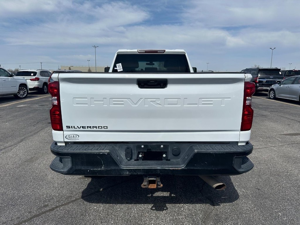 Chevrolet Silverado 2500HD Vehicle Full-screen Gallery Image 2