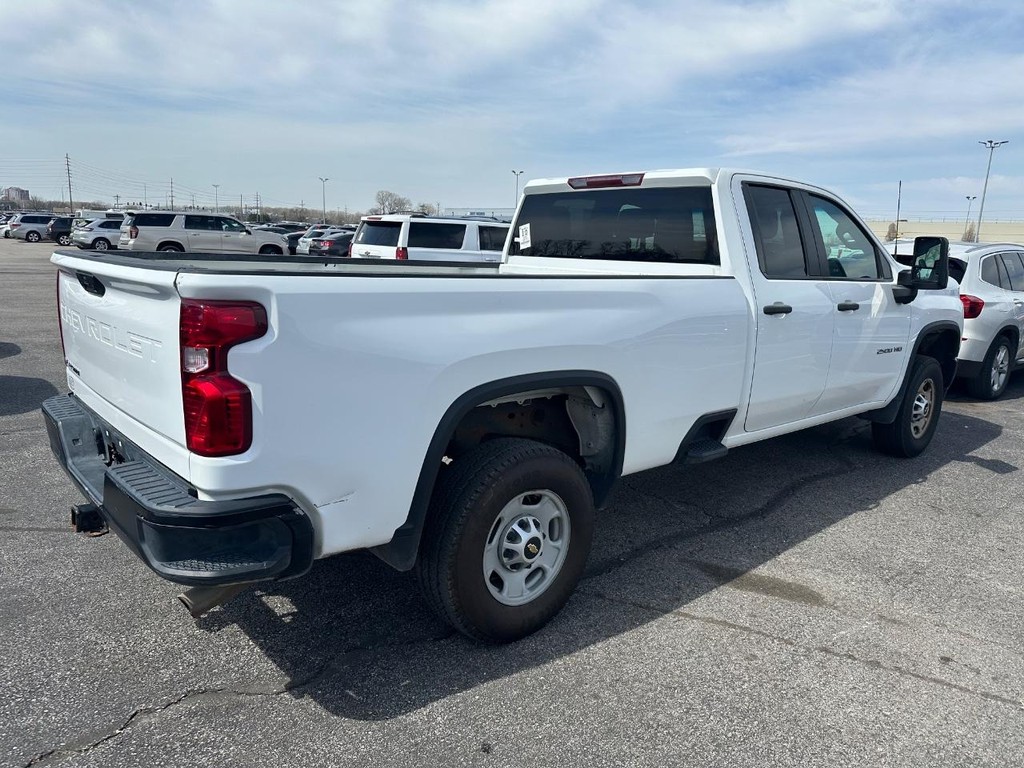 Chevrolet Silverado 2500HD Vehicle Full-screen Gallery Image 3