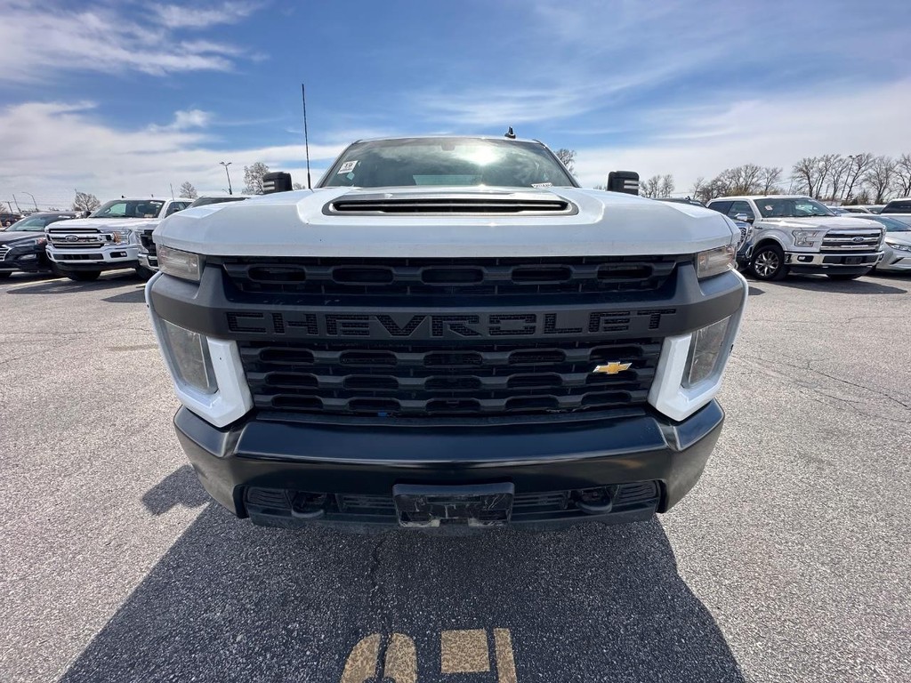 Chevrolet Silverado 2500HD Vehicle Full-screen Gallery Image 10