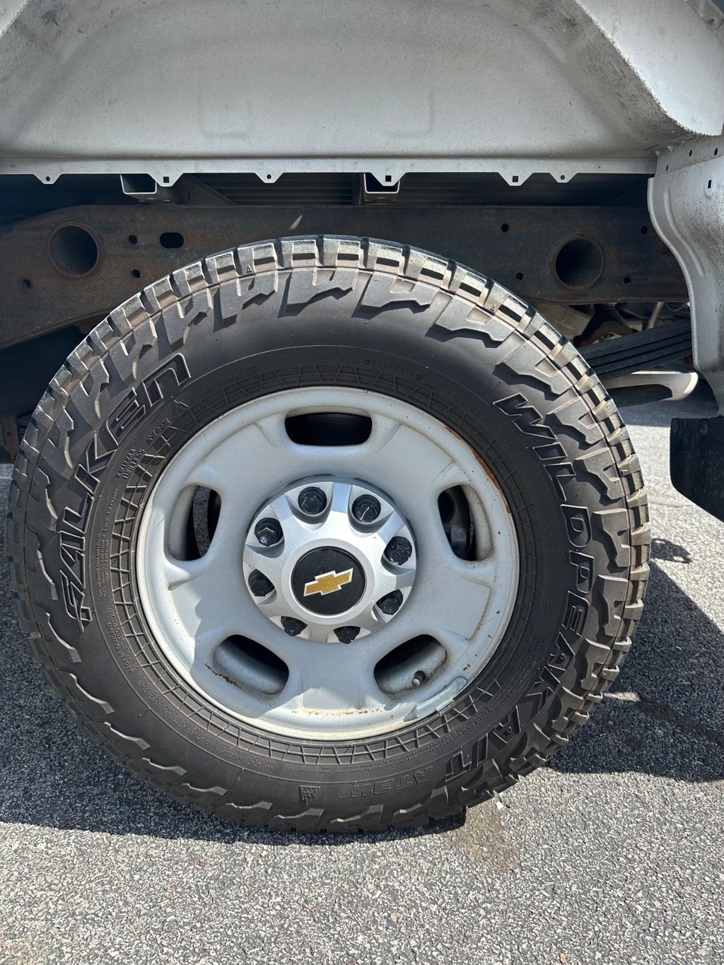 Chevrolet Silverado 2500HD Vehicle Full-screen Gallery Image 11