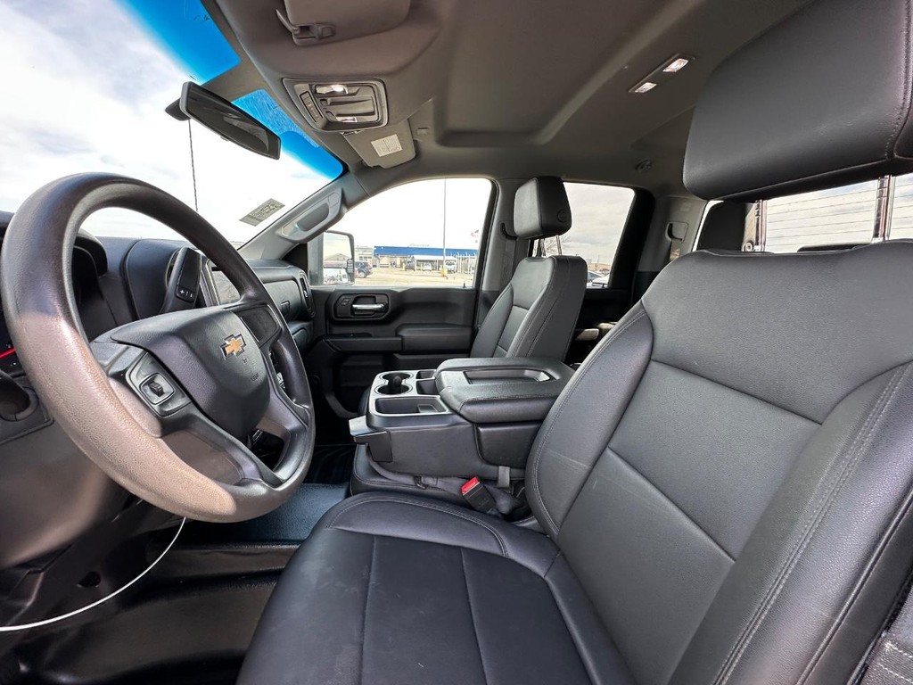 Chevrolet Silverado 2500HD Vehicle Full-screen Gallery Image 14