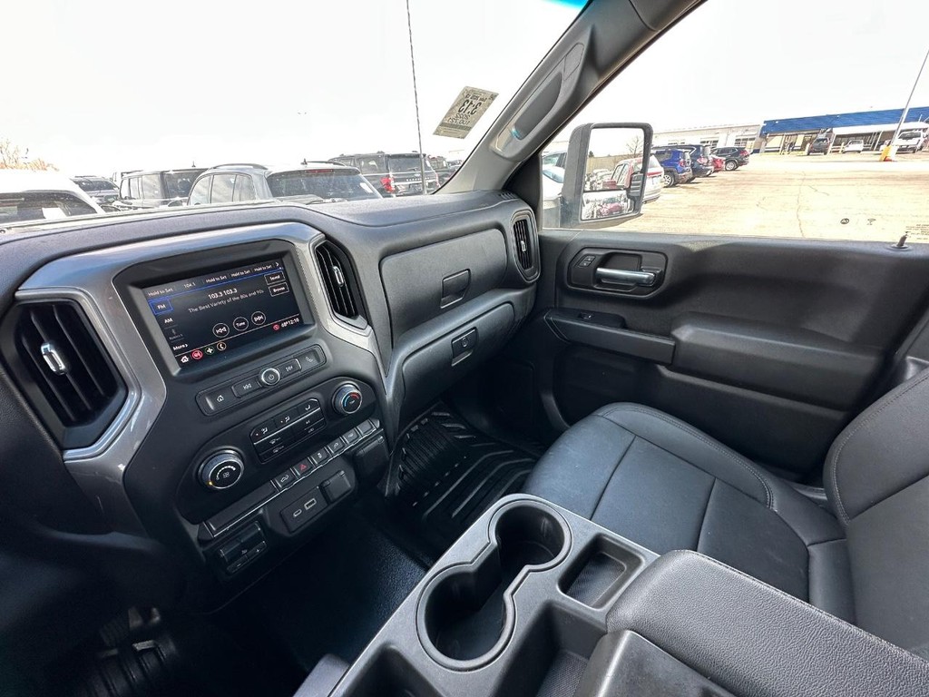 Chevrolet Silverado 2500HD Vehicle Full-screen Gallery Image 18