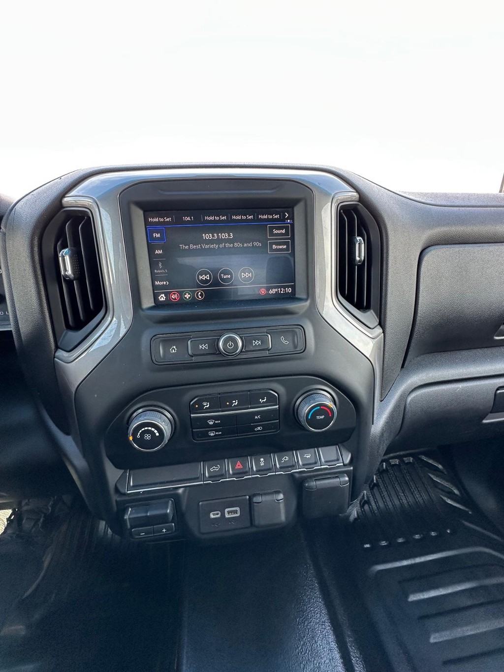 Chevrolet Silverado 2500HD Vehicle Full-screen Gallery Image 19