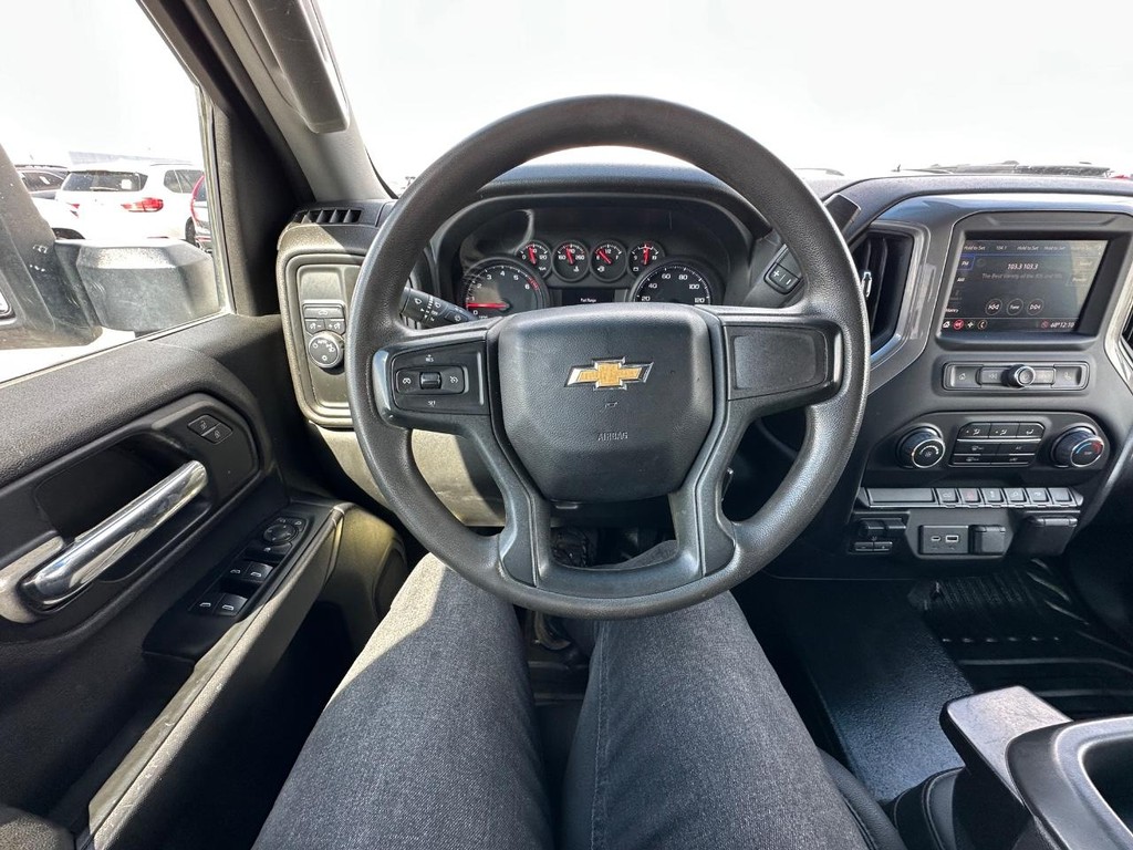 Chevrolet Silverado 2500HD Vehicle Full-screen Gallery Image 20
