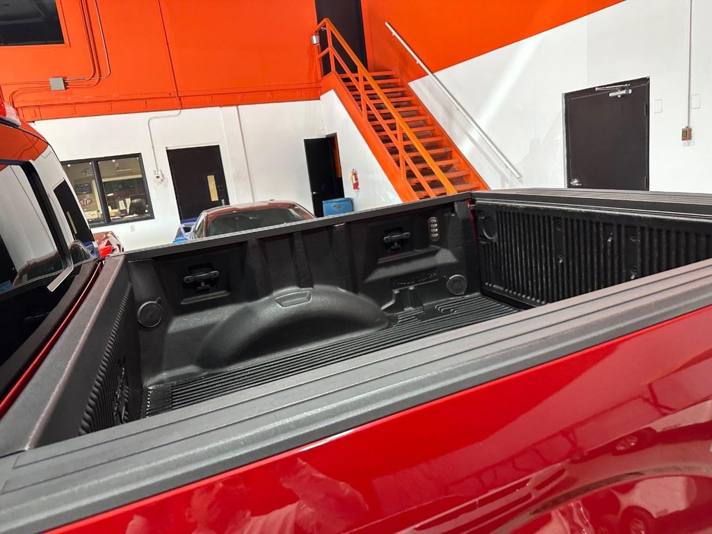 Ford F-150 Vehicle Full-screen Gallery Image 9