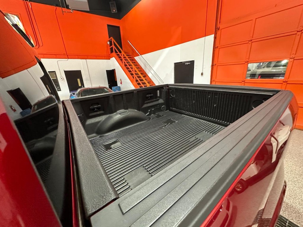 Ford F-150 Vehicle Full-screen Gallery Image 12