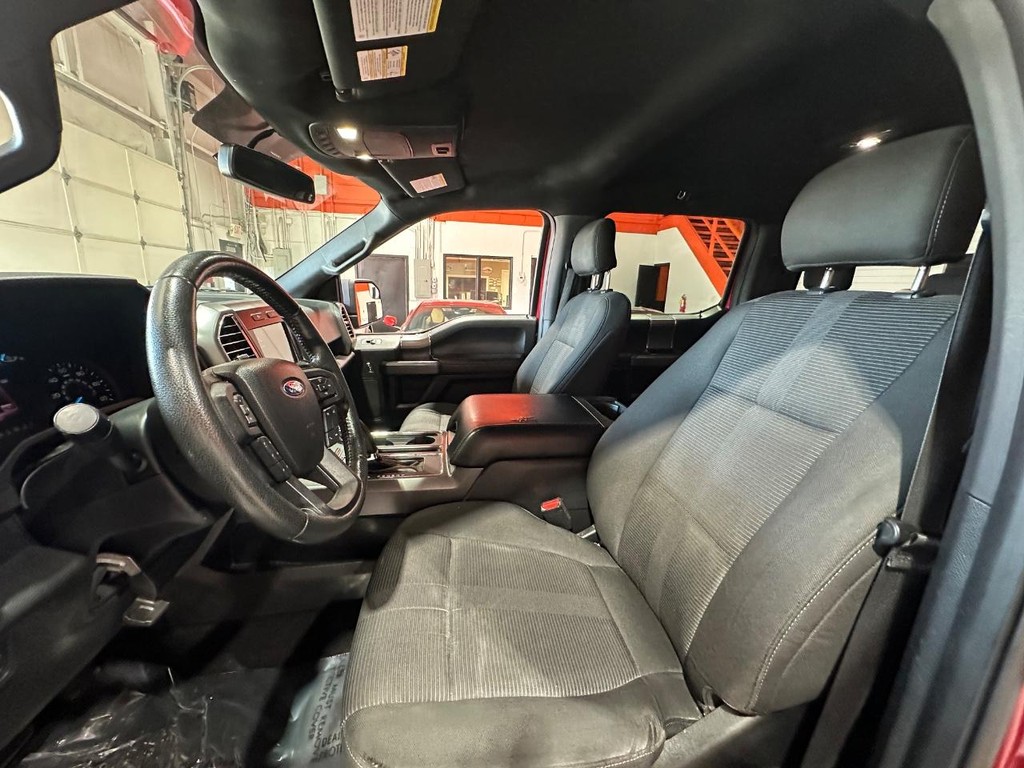 Ford F-150 Vehicle Full-screen Gallery Image 14