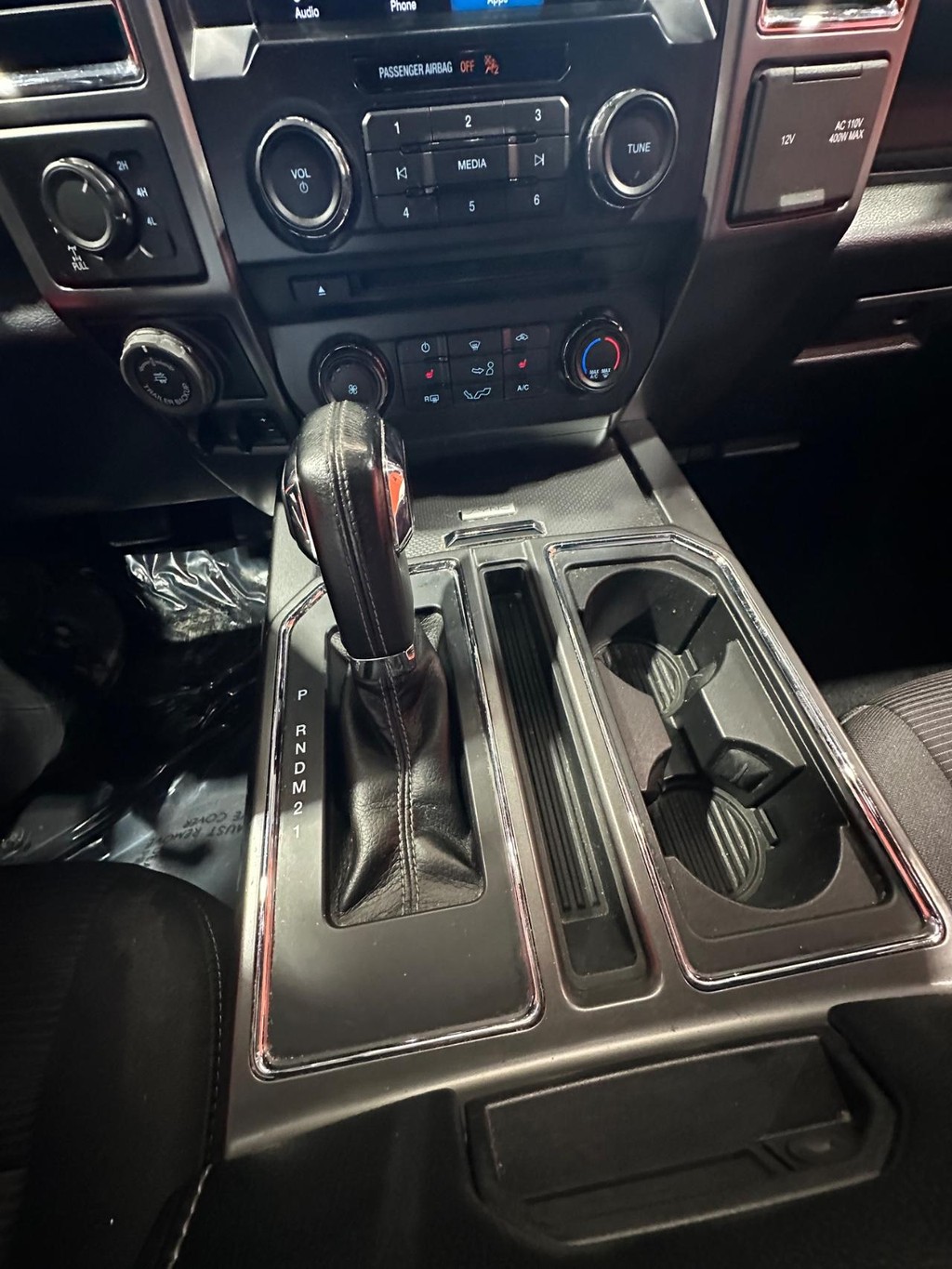 Ford F-150 Vehicle Full-screen Gallery Image 18