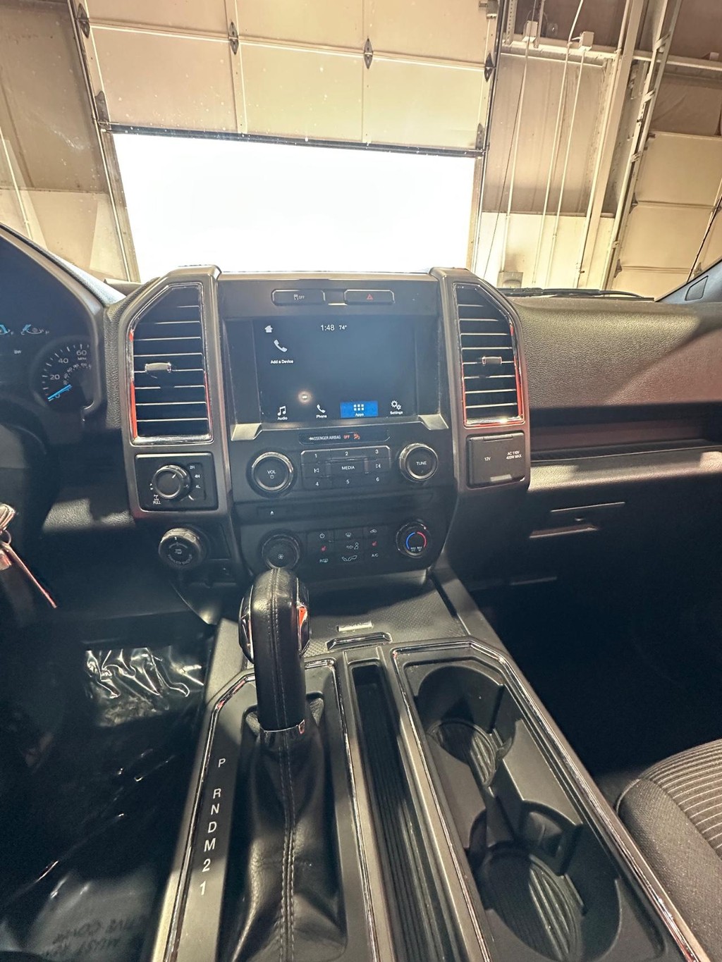 Ford F-150 Vehicle Full-screen Gallery Image 19