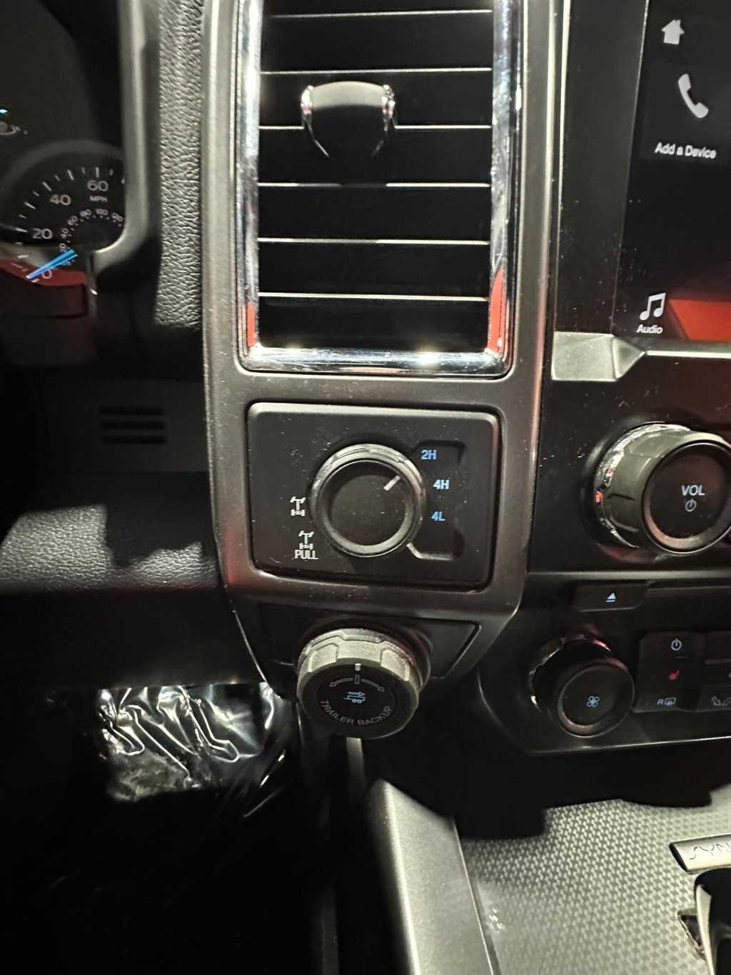 Ford F-150 Vehicle Full-screen Gallery Image 24