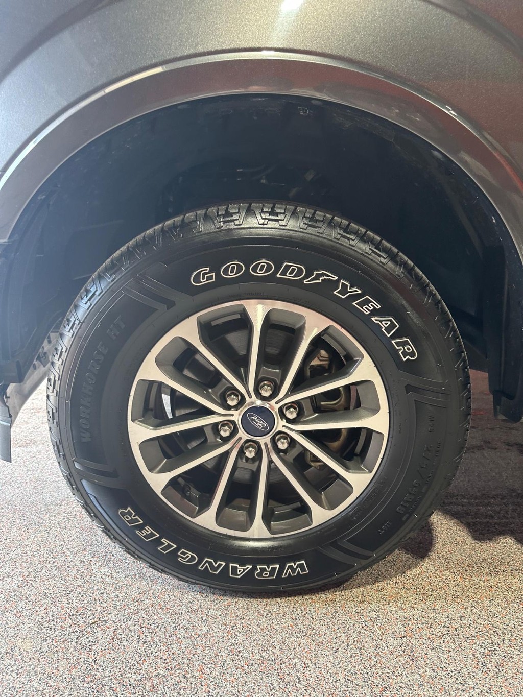 Ford F-150 Vehicle Full-screen Gallery Image 7