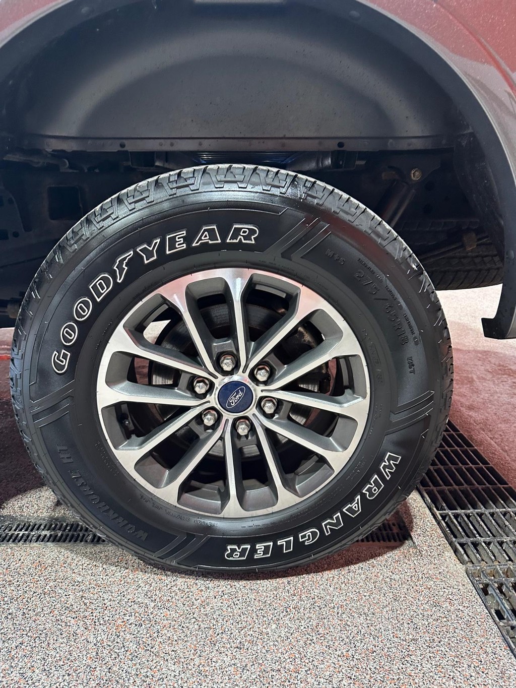 Ford F-150 Vehicle Full-screen Gallery Image 12