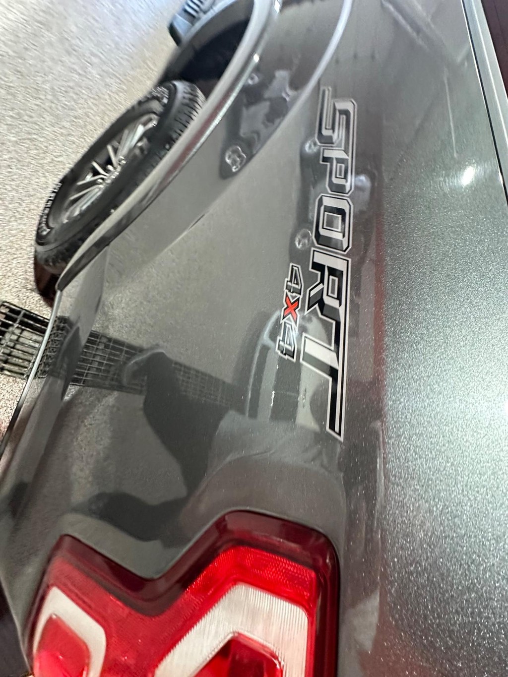 Ford F-150 Vehicle Full-screen Gallery Image 13