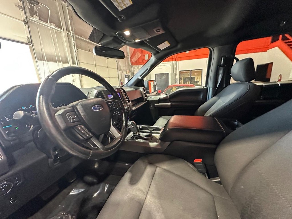 Ford F-150 Vehicle Full-screen Gallery Image 14