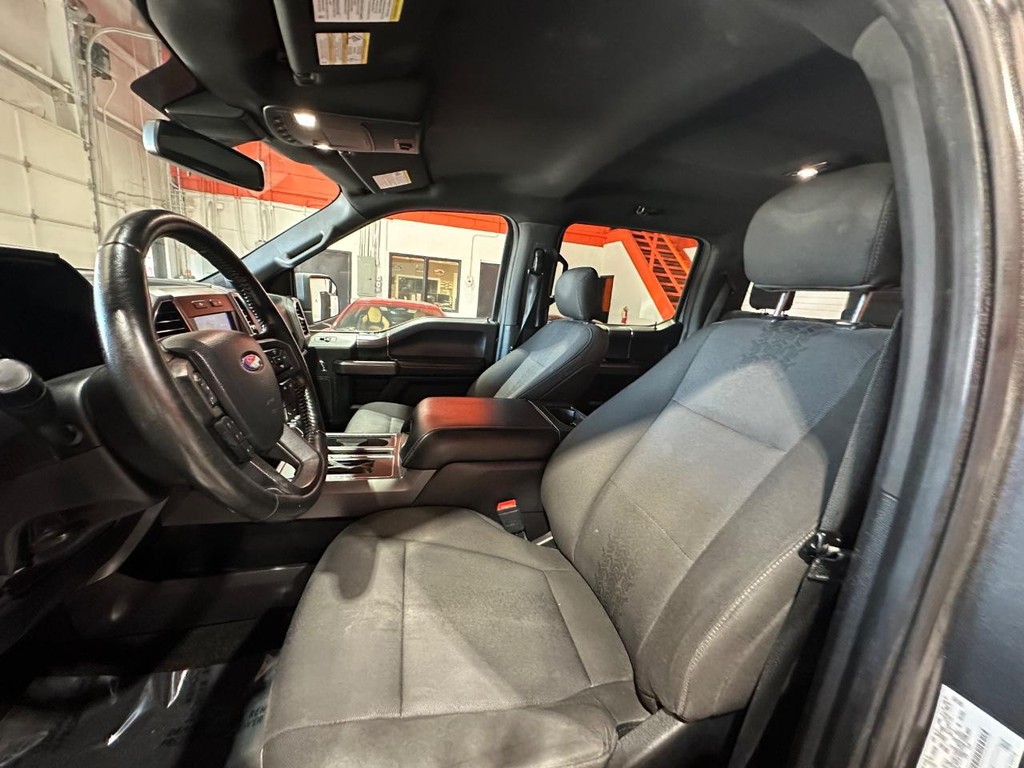 Ford F-150 Vehicle Full-screen Gallery Image 15