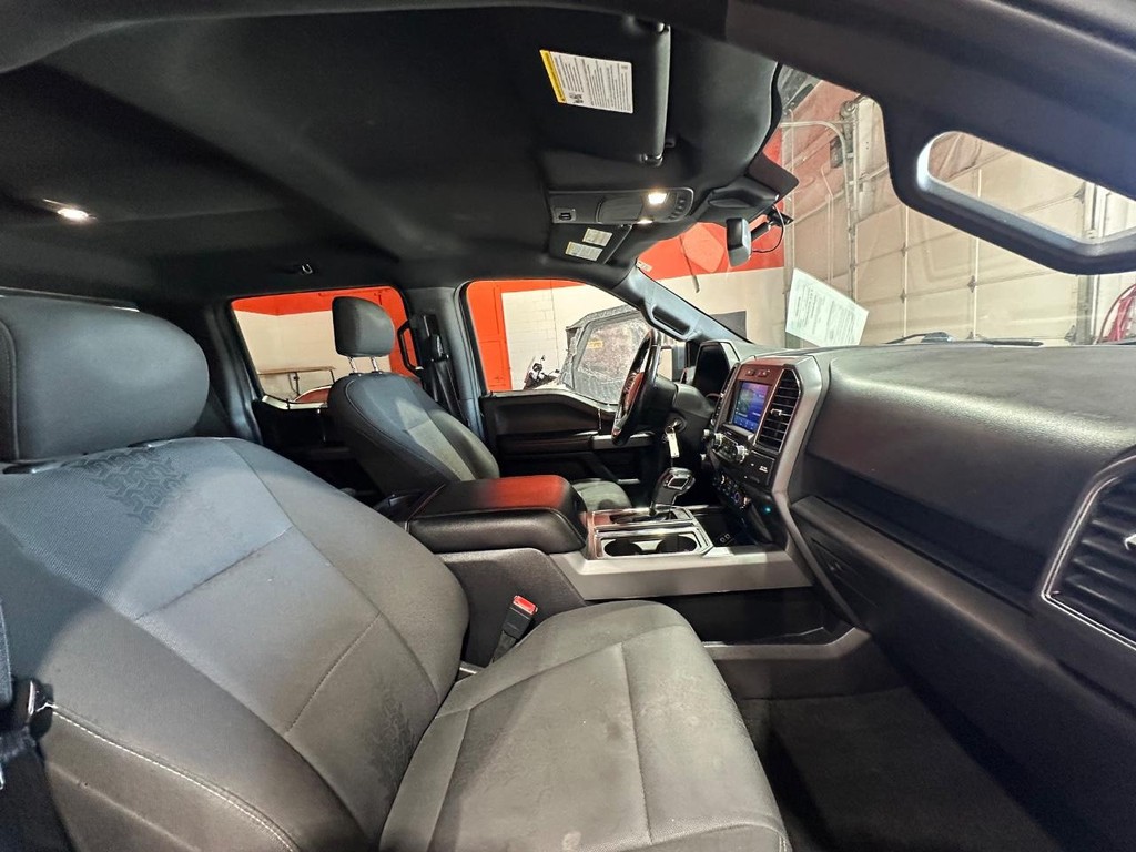 Ford F-150 Vehicle Full-screen Gallery Image 16