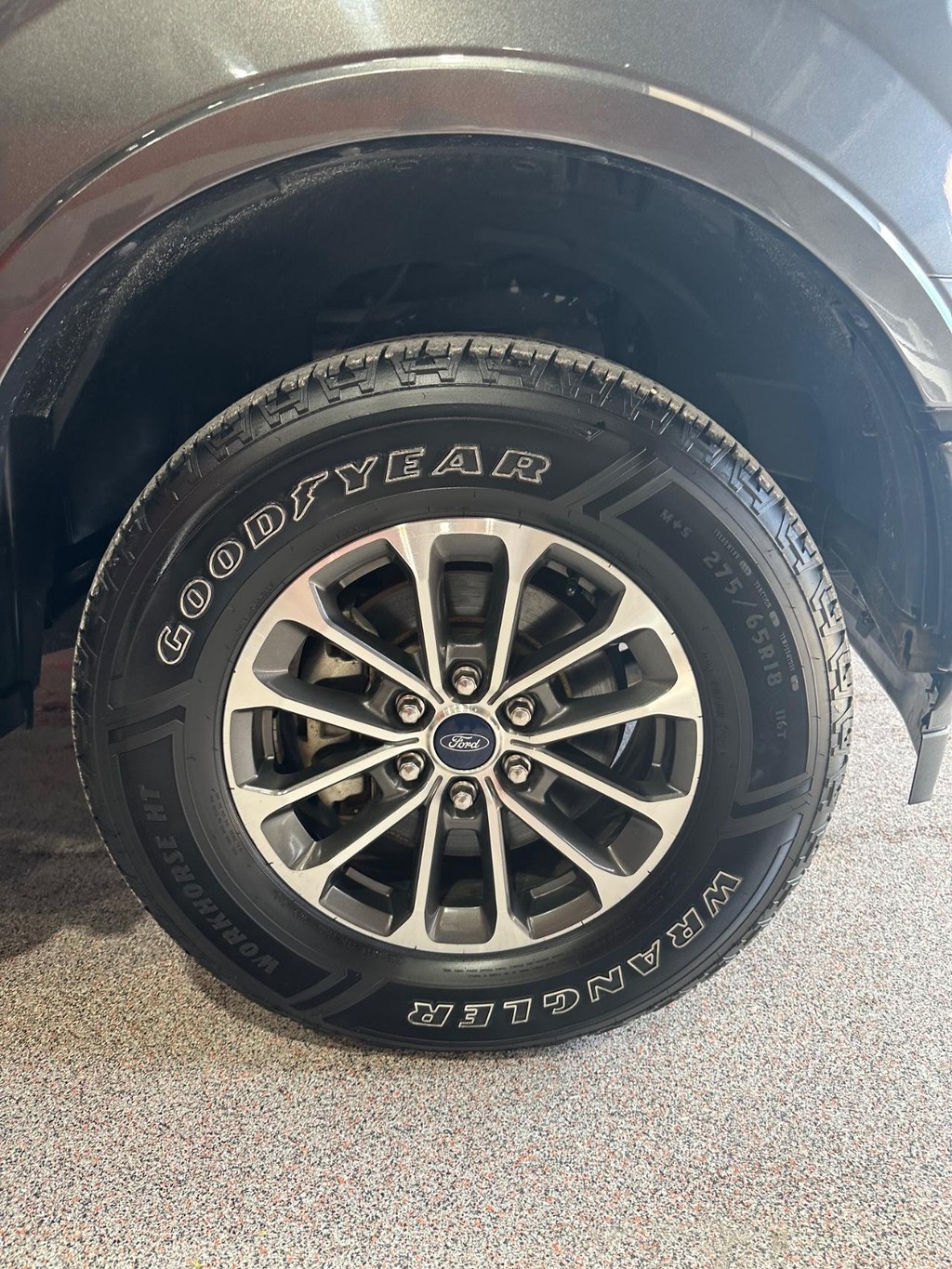 Ford F-150 Vehicle Full-screen Gallery Image 17