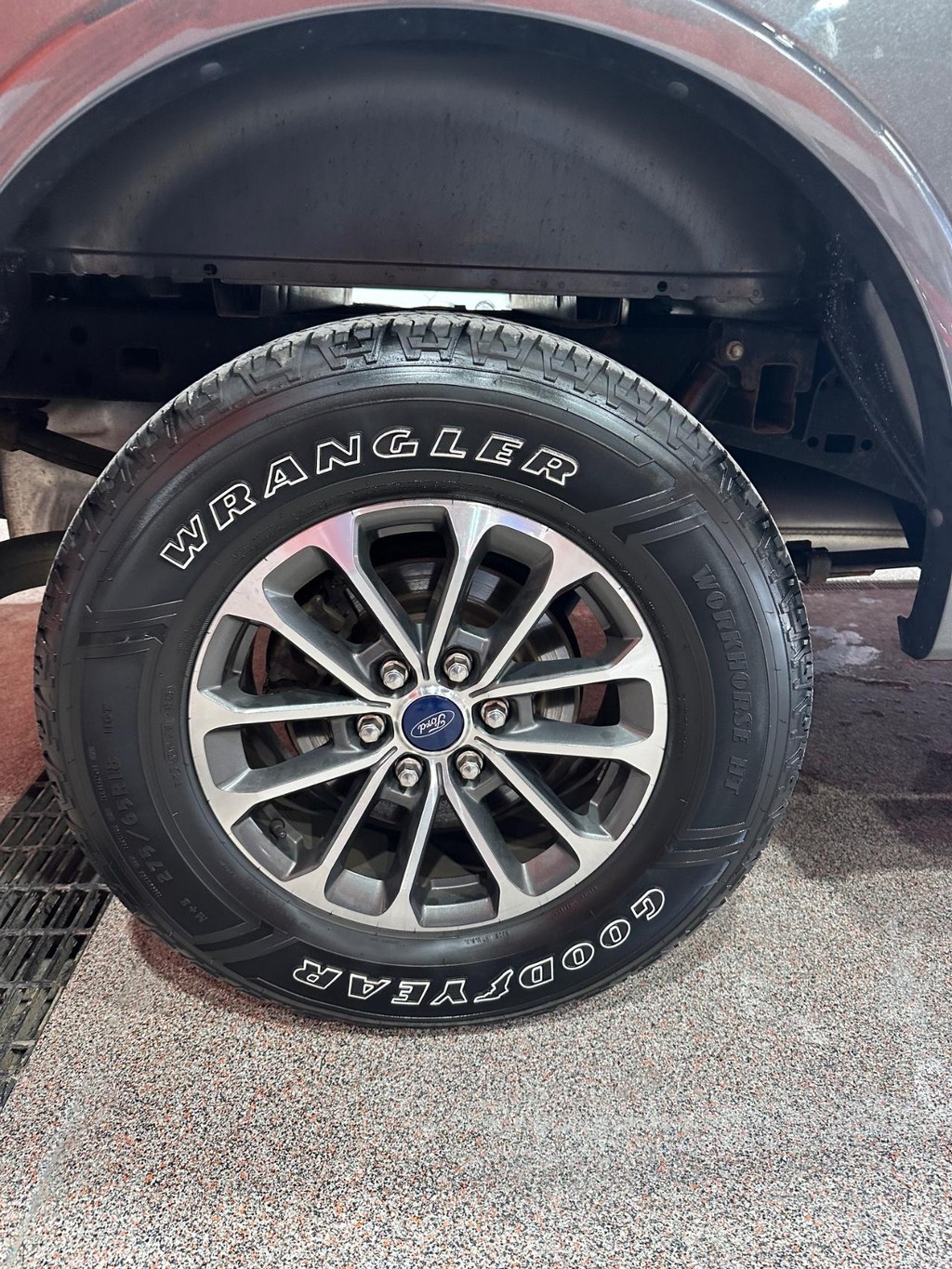 Ford F-150 Vehicle Full-screen Gallery Image 18