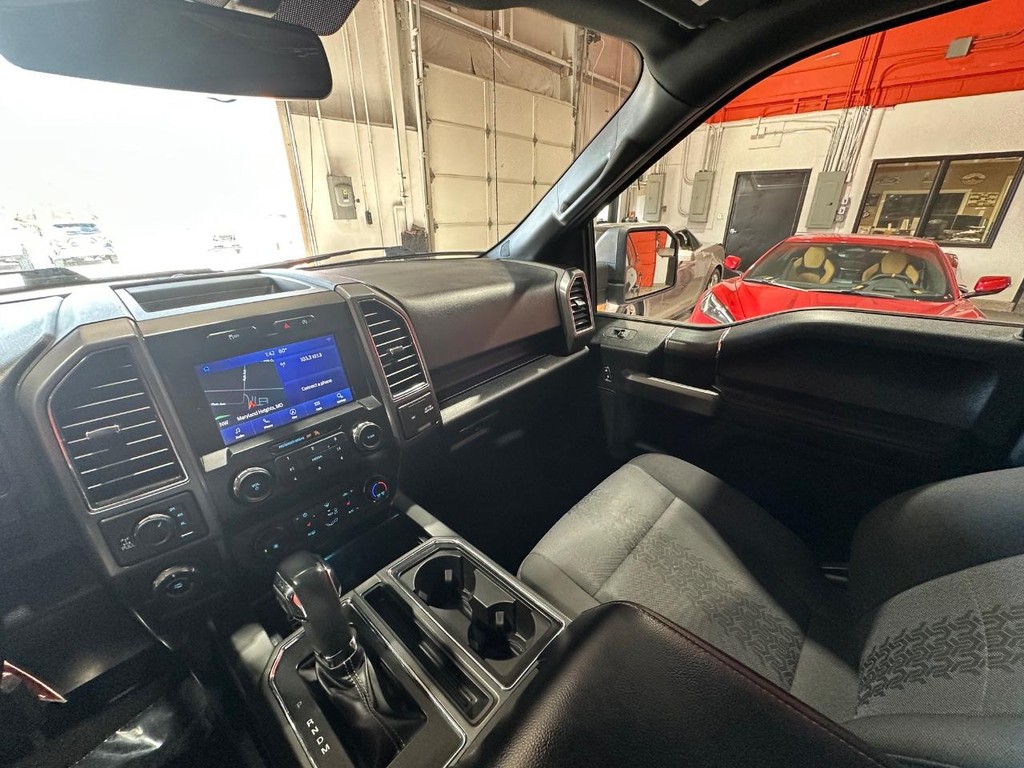 Ford F-150 Vehicle Full-screen Gallery Image 19