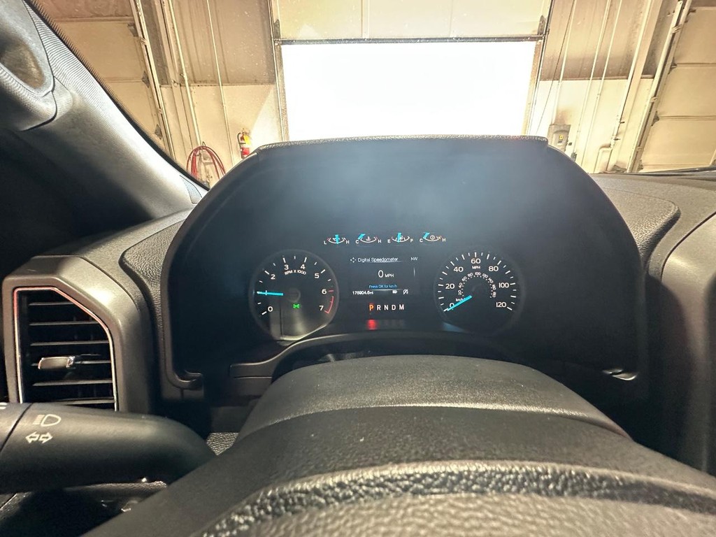 Ford F-150 Vehicle Full-screen Gallery Image 22