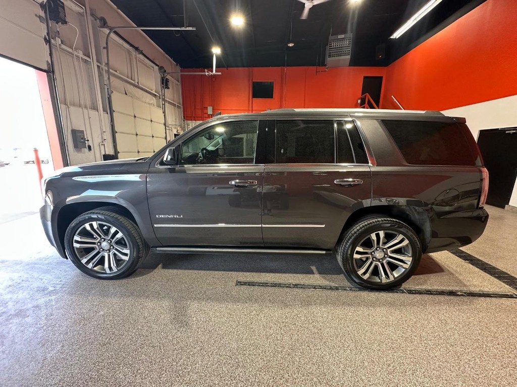 GMC Yukon Vehicle Full-screen Gallery Image 6