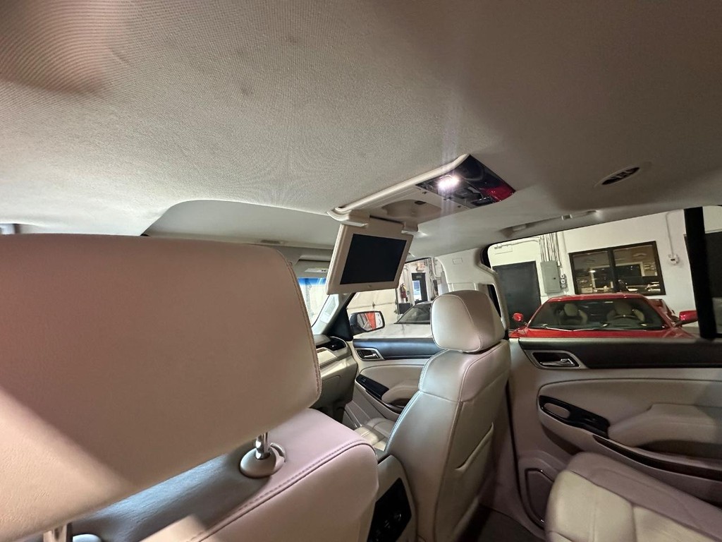 GMC Yukon Vehicle Full-screen Gallery Image 12