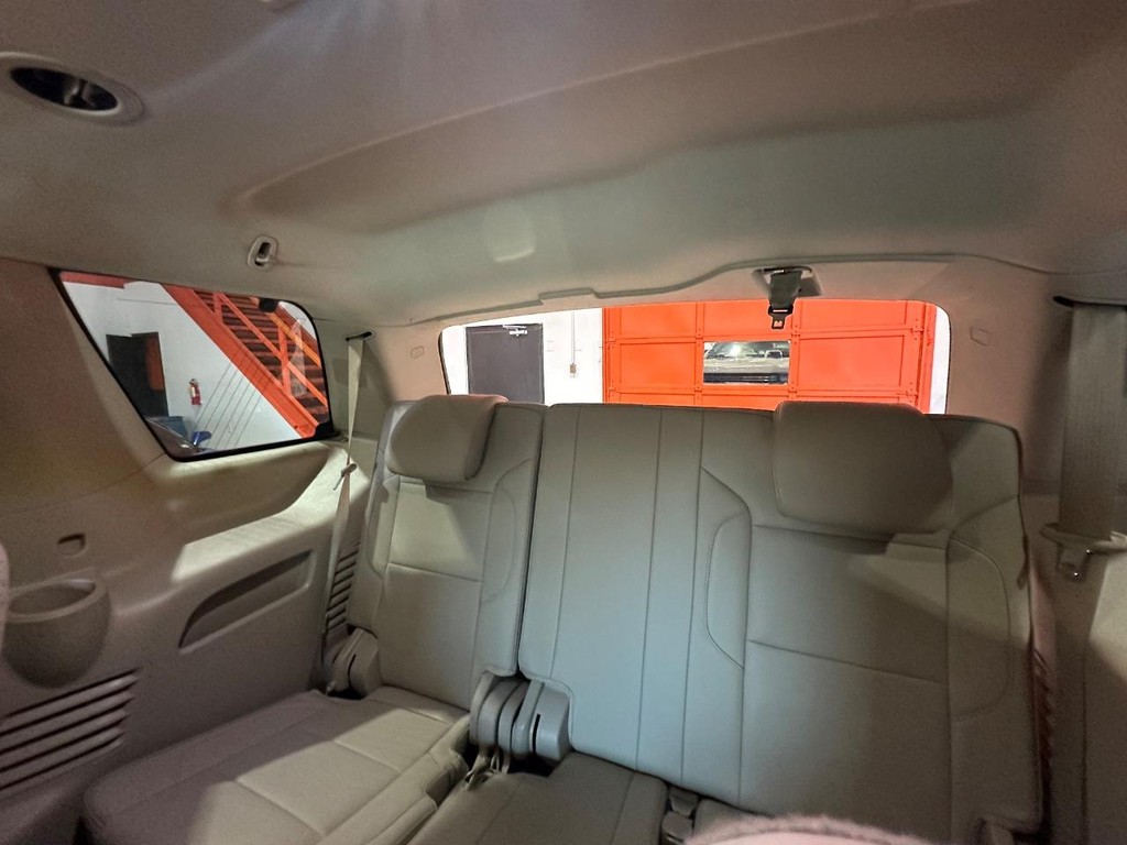 GMC Yukon Vehicle Full-screen Gallery Image 17