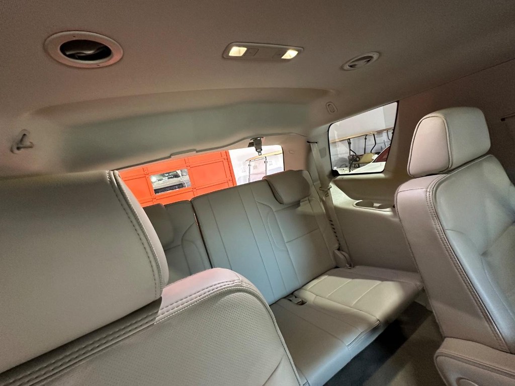 GMC Yukon Vehicle Full-screen Gallery Image 18