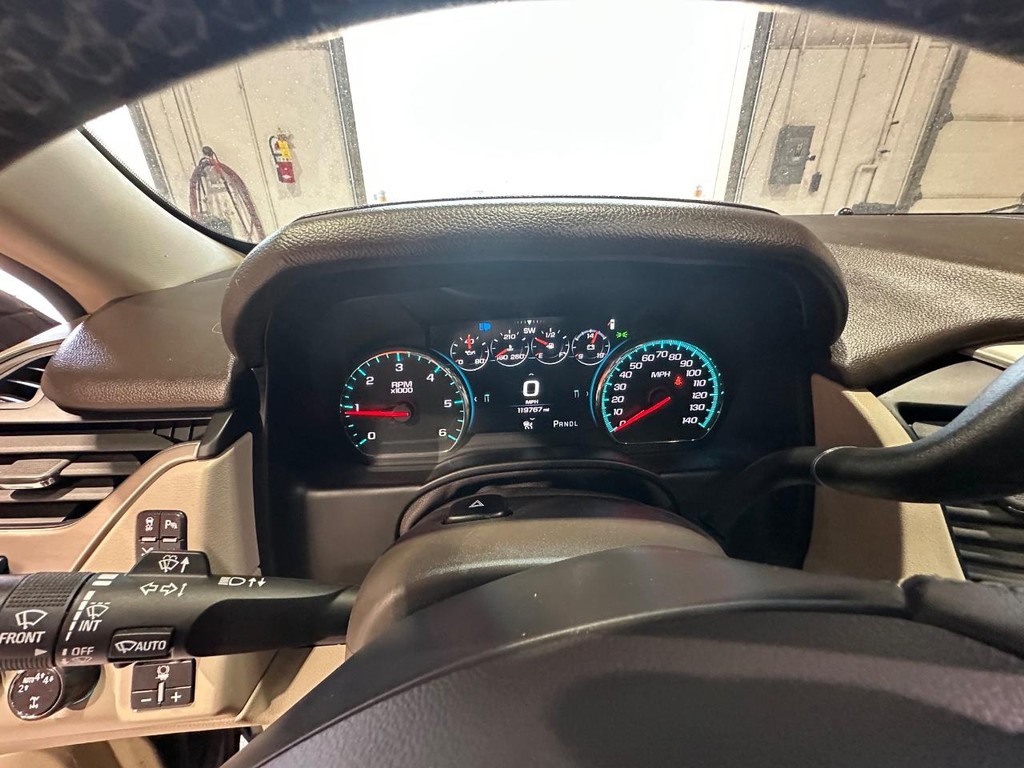 GMC Yukon Vehicle Full-screen Gallery Image 27