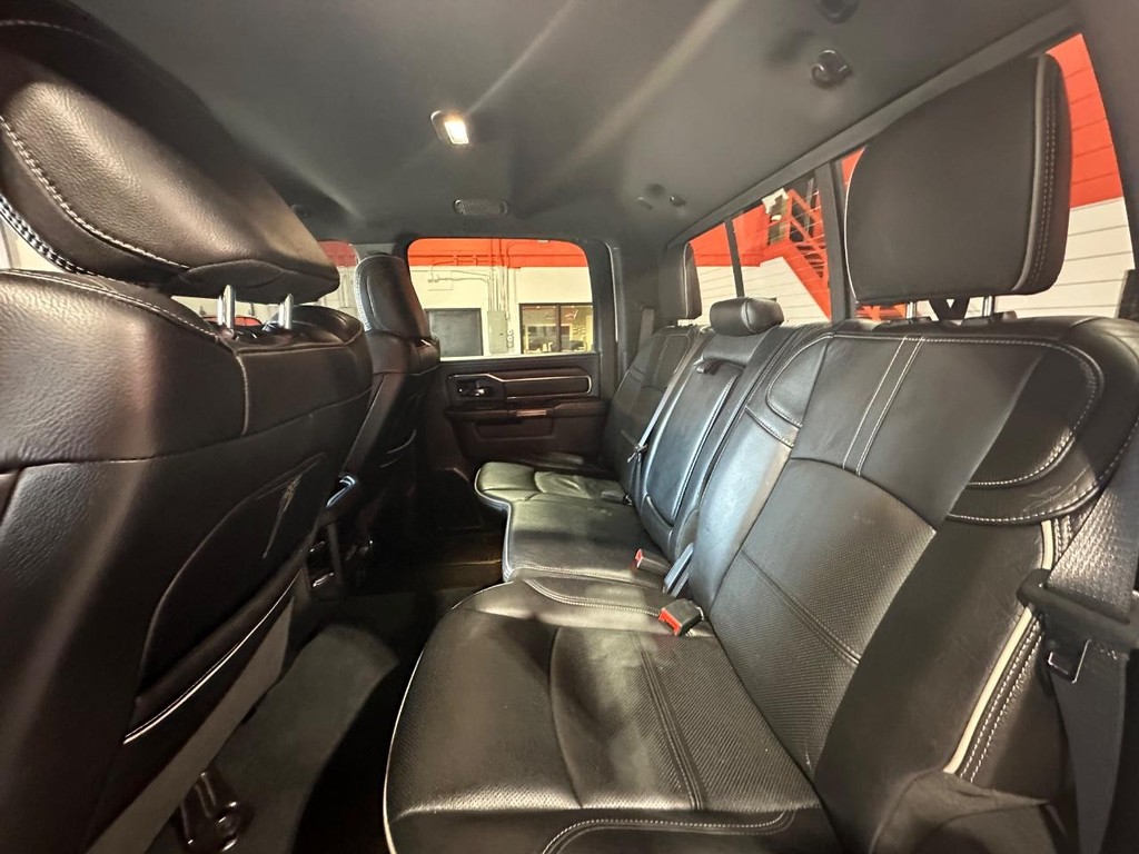 Ram 3500 Vehicle Full-screen Gallery Image 13