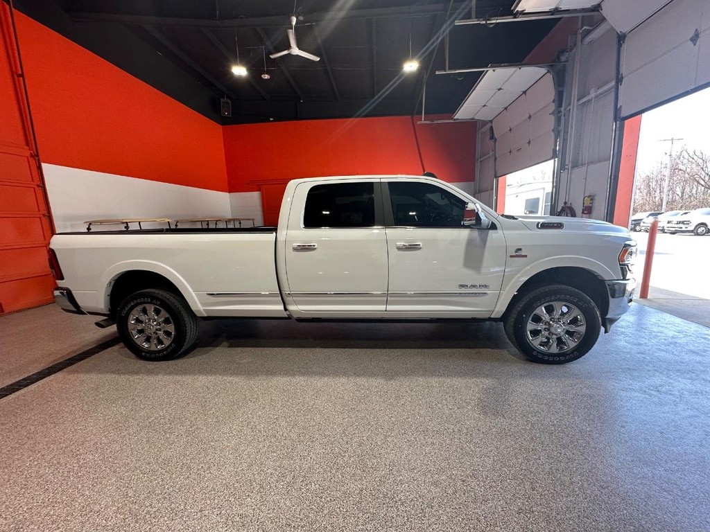 Ram 3500 Vehicle Full-screen Gallery Image 18