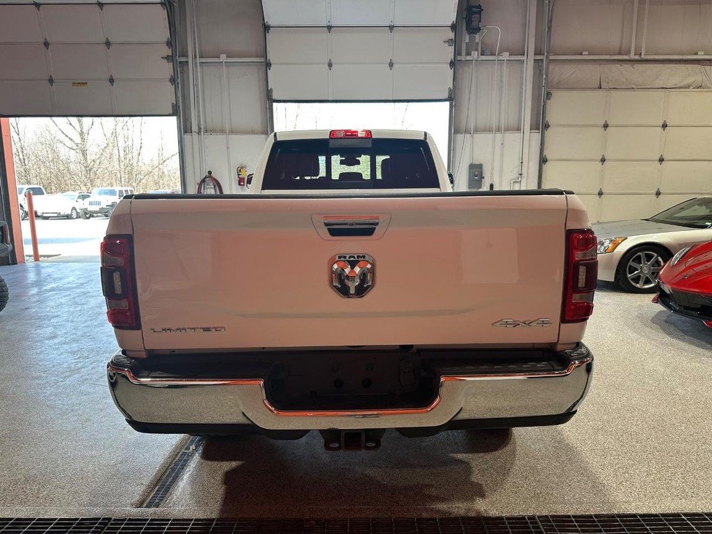 Ram 3500 Vehicle Full-screen Gallery Image 20