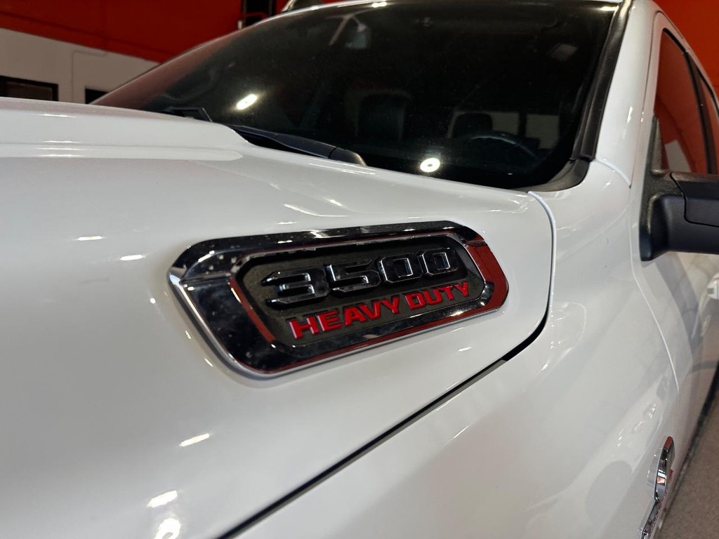 Ram 3500 Vehicle Full-screen Gallery Image 27