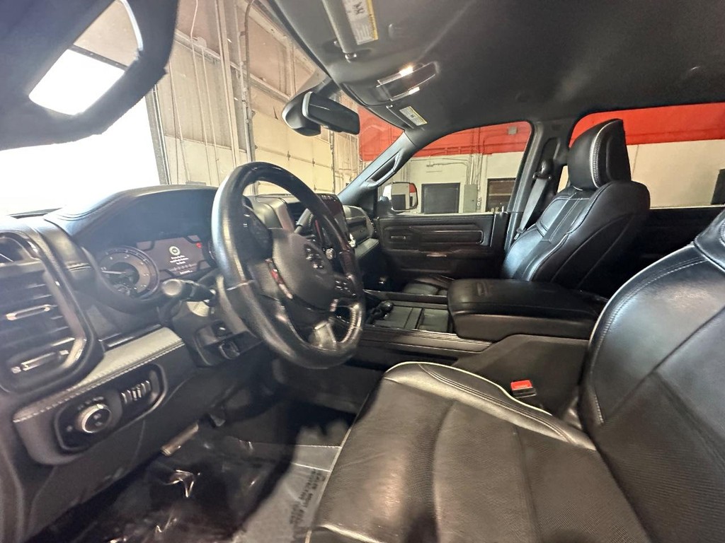 Ram 3500 Vehicle Full-screen Gallery Image 31