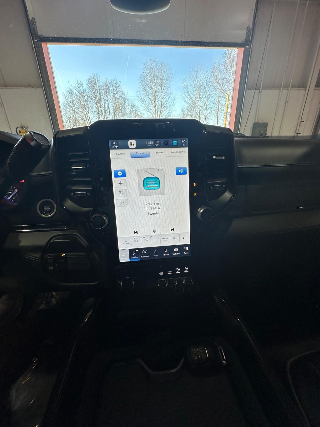 Ram 3500 Vehicle Full-screen Gallery Image 37