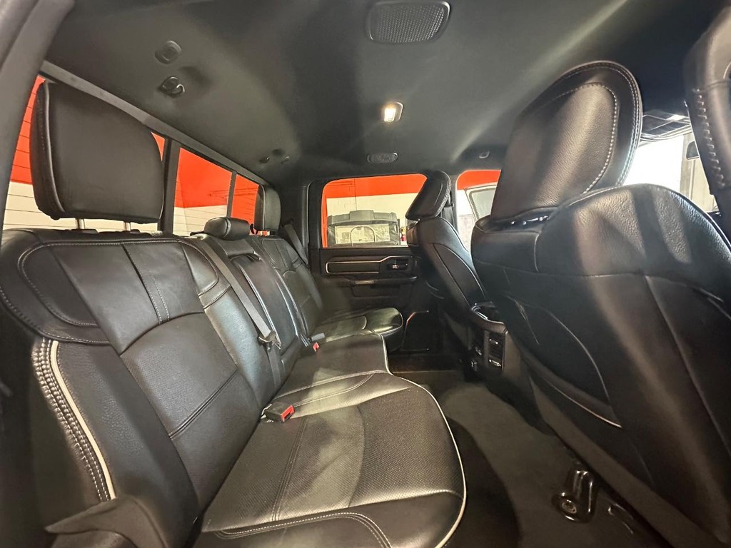 Ram 3500 Vehicle Full-screen Gallery Image 38