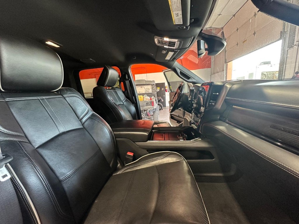 Ram 3500 Vehicle Full-screen Gallery Image 39