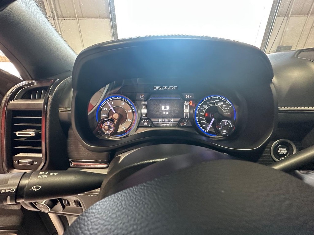 Ram 3500 Vehicle Full-screen Gallery Image 40