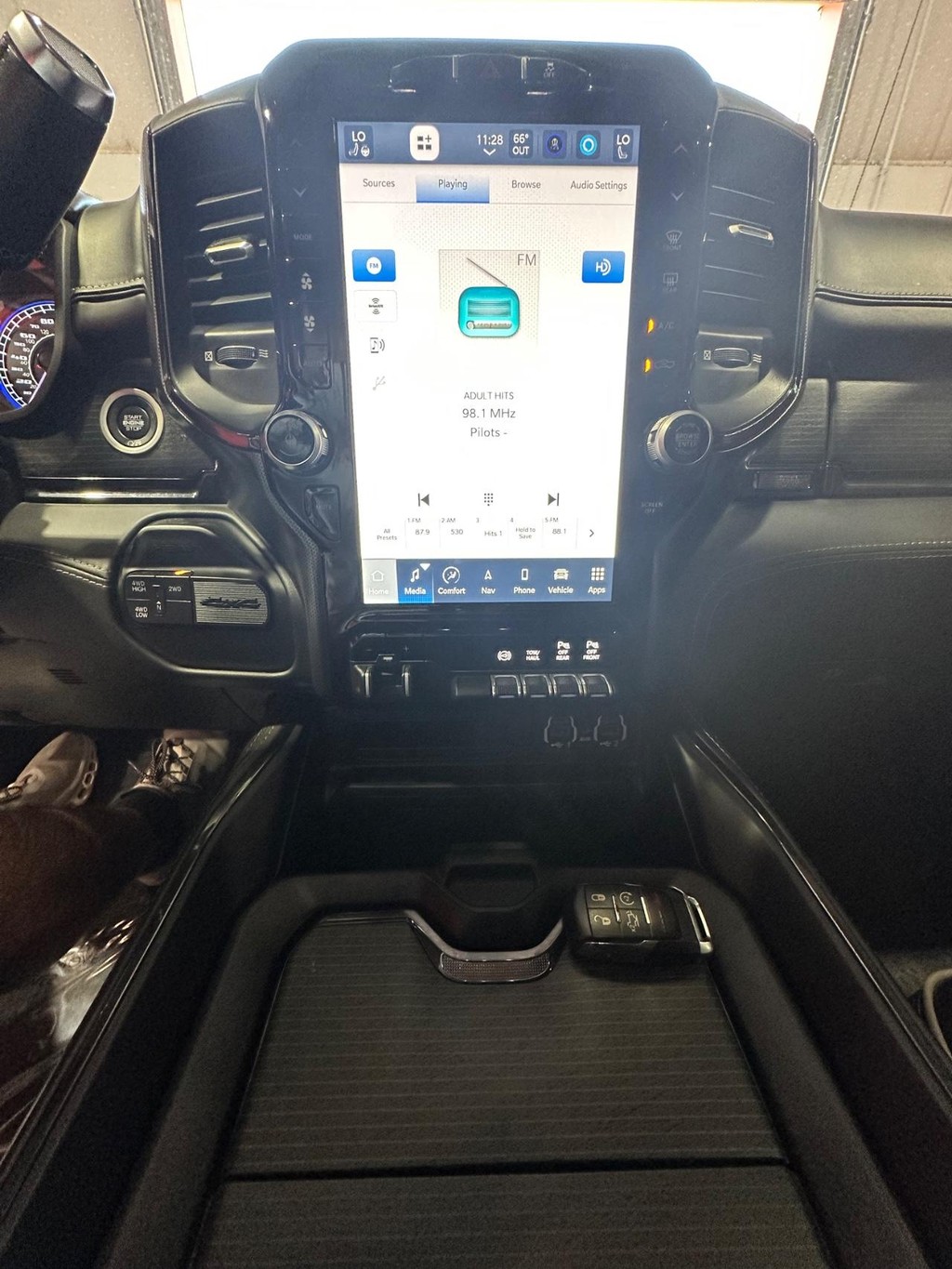 Ram 3500 Vehicle Full-screen Gallery Image 41