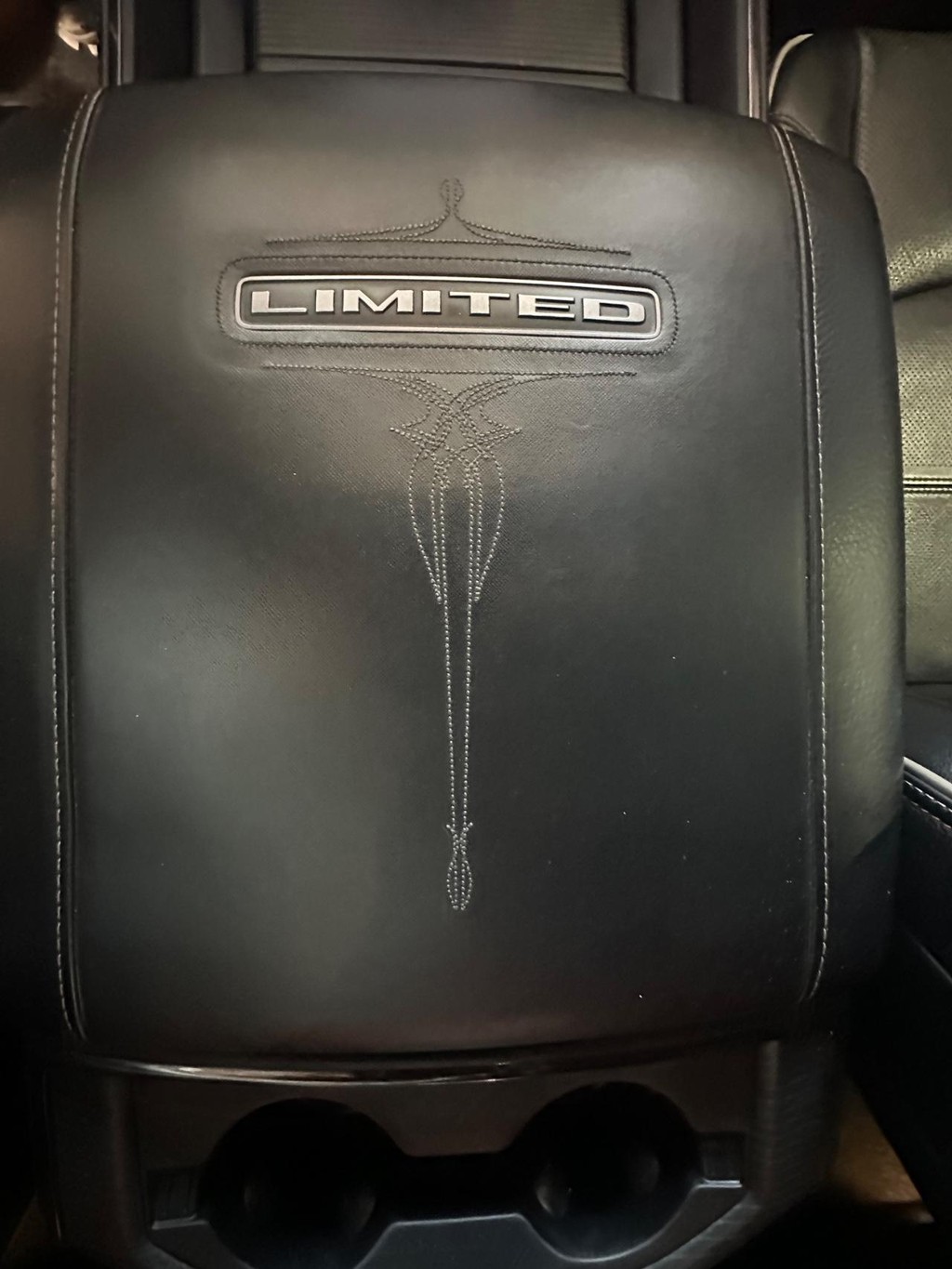 Ram 3500 Vehicle Full-screen Gallery Image 43