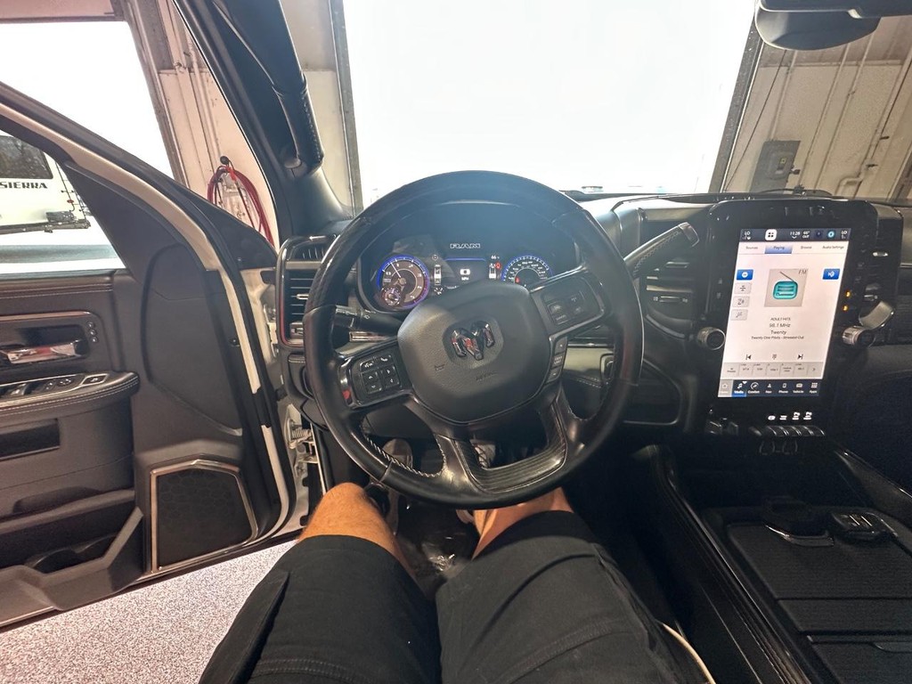 Ram 3500 Vehicle Full-screen Gallery Image 45